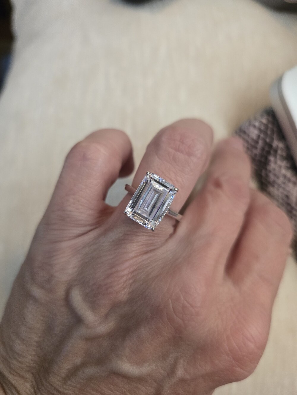 Ainuoshi 6 Carat Emerald Cut Cubic Zirconia